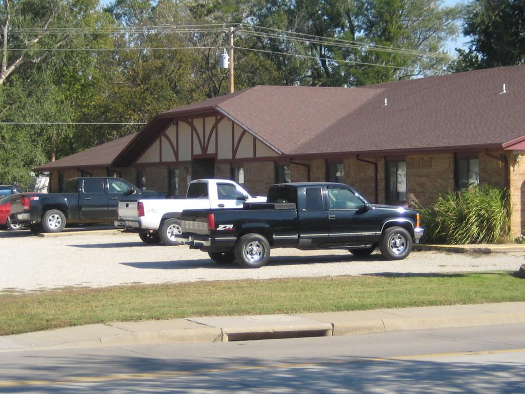 Coronado Motel & Rv Park Lindsborg Exterior photo