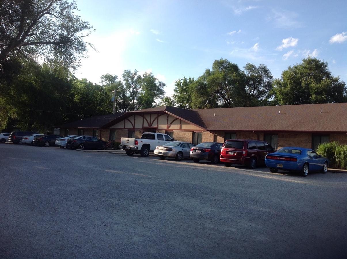 Coronado Motel & Rv Park Lindsborg Exterior photo